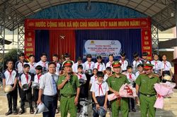 Chi bộ Trường THCS Trần Ph&uacute;: Đổi mới, n&acirc;ng cao chất lượng học tập v&agrave; đưa nghị quyết của Đảng v&agrave;o đời sống học đường