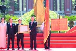 Trường THPT Chuy&ecirc;n Quốc Học - Huế kỷ niệm 130 năm th&agrave;nh lập