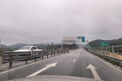 R&agrave; so&aacute;t hạ tầng trước khi xử phạt vi phạm khoảng c&aacute;ch tr&ecirc;n cao tốc Nghệ An - Quảng Trị