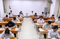 Bộ GD&ĐT đề xuất thi lớp 10 chỉ với 2 m&ocirc;n To&aacute;n v&agrave; Ngữ văn
