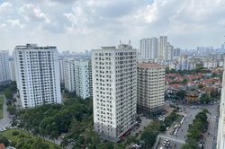 Căn hộ giảm thanh khoản, gi&aacute; b&aacute;n vẫn neo cao: Ai đang giữ thế kh&oacute;?