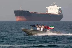 Thấy g&igrave; từ học thuyết qu&acirc;n sự 'tiến c&ocirc;ng v&agrave; bất đối xứng' mới của Iran?