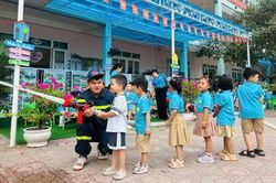 Tuy&ecirc;n truyền, trải nghiệm kỹ năng ph&ograve;ng ch&aacute;y, chữa ch&aacute;y v&agrave; tho&aacute;t nạn cho trẻ mầm non