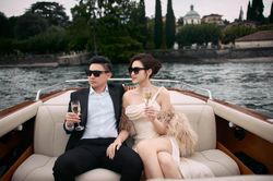 Tổng Gi&aacute;m đốc tập đo&agrave;n Sơn Hải v&agrave; vợ Hoa hậu c&oacute; động th&aacute;i g&acirc;y ch&uacute; &yacute;, người h&acirc;m mộ rần rần ch&uacute;c mừng