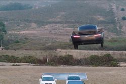 Xe bay Alef cất cánh thẳng đứng, thách thức Tesla Roadster