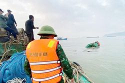 Bốn ngư d&acirc;n gặp nạn ở Mũi N&eacute; được cứu