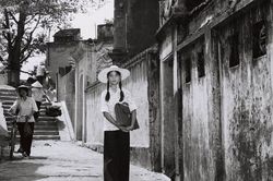 'Truyện cổ t&iacute;ch cho tuổi 17'- Chuyện t&igrave;nh trong trẻo giữa những năm th&aacute;ng chiến tranh