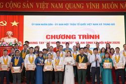 X&atilde; Trung Gi&atilde;: Hơn 700 triệu đồng ủng hộ Quỹ 'V&igrave; người ngh&egrave;o' năm 2026 trong ng&agrave;y đầu ph&aacute;t động