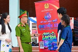 Học sinh h&agrave;nh hung gi&aacute;o vi&ecirc;n: Nh&igrave;n từ những khoảng trống trong gi&aacute;o dục