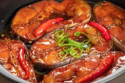 Mẹo kho c&aacute; thịt chắc xương nhừ: Thời gian ướp chuẩn v&agrave; b&iacute; quyết ch&ecirc;m nước kh&ocirc;ng bị tanh