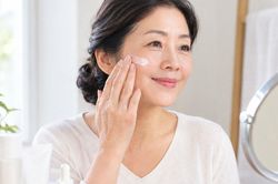 Quy tr&igrave;nh chăm s&oacute;c da tốt nhất cho người tr&ecirc;n 50 tuổi