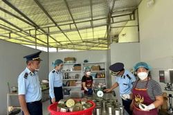 R&agrave; so&aacute;t, x&aacute;c minh về chất lượng thực phẩm kh&acirc;u nhục đ&oacute;ng hộp