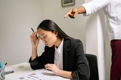 Nhắc nhở học sinh cũng bị 'bóc phốt', khi quyền làm thầy bị bóp nghẹt