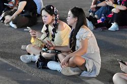 H&agrave;ng ngh&igrave;n kh&aacute;n giả đứng ngo&agrave;i s&acirc;n Mỹ Đ&igrave;nh v&igrave; kh&ocirc;ng c&oacute; v&eacute; BigBang
