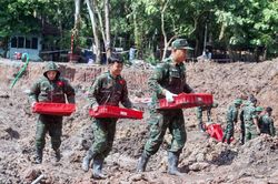 Quy tập th&ecirc;m hơn 100 bộ h&agrave;i cốt liệt sĩ tại C&ocirc;ng vi&ecirc;n L&ecirc; Thị Ri&ecirc;ng