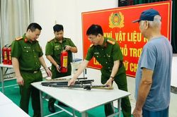 Tạo thuận lợi cho người d&acirc;n, doanh nghiệp nhưng vẫn bảo đảm việc quản l&yacute; của Nh&agrave; nước đối với vũ kh&iacute;, vật liệu nổ, quản l&yacute; về PCCC