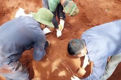 Gia Lai: T&igrave;m thấy, quy tập 12 h&agrave;i cốt liệt sĩ tại l&agrave;ng Bi