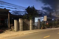 Người d&acirc;n gần trại giam A2 ở Kh&aacute;nh H&ograve;a cửa đ&oacute;ng then c&agrave;i, hạn chế ra đường