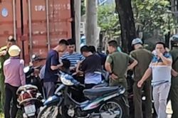 Truy tìm người mặc áo xe ôm công nghệ đuổi đánh hai người đi đường ở TPHCM
