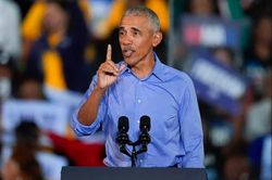Cựu Tổng thống Obama t&aacute;i xuất, dồn sức cho đảng D&acirc;n chủ tại hai bang chiến địa