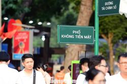 Thỏa thích trải nghiệm 'đường tài chính số, phố không tiền mặt'