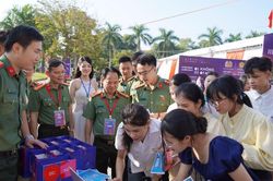 Chiến dịch 'Kh&ocirc;ng một m&igrave;nh' chống x&acirc;m hại trực tuyến