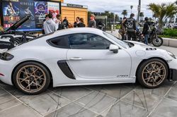 Hàng trăm chiếc xe thể thao Porsche có nguy cơ bánh xe văng ra khi đang chạy