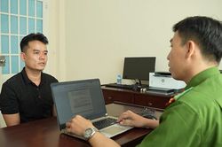 Nghi phạm khai nguy&ecirc;n nh&acirc;n d&ugrave;ng dao cướp tiệm v&agrave;ng ở TPHCM