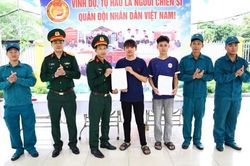 26 thanh ni&ecirc;n ở một phường Quảng Ninh viết đơn t&igrave;nh nguyện nhập ngũ