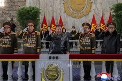 &Ocirc;ng Kim Jong-un đặt mục ti&ecirc;u x&acirc;y dựng qu&acirc;n đội mạnh nhất thế giới