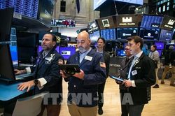 Nỗi lo chi ph&iacute; AI phủ b&oacute;ng l&ecirc;n Phố Wall trước tuần lễ quan trọng