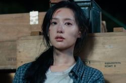 Kim Ji Won gặp nguy hiểm khi qu&aacute; khứ h&eacute; lộ trong Doctor X