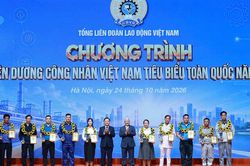 Lần đầu tuy&ecirc;n dương c&ocirc;ng nh&acirc;n Việt Nam ti&ecirc;u biểu to&agrave;n quốc