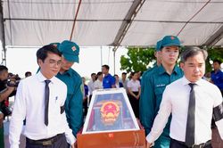 Truy điệu v&agrave; an t&aacute;ng 5 h&agrave;i cốt liệt sĩ tại Nghĩa trang liệt sĩ Điện B&agrave;n T&acirc;y