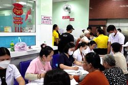 Kh&aacute;m bệnh miễn ph&iacute; cho 1.000 người d&acirc;n kh&oacute; khăn 7 x&atilde; ph&iacute;a nam Đ&agrave; Nẵng