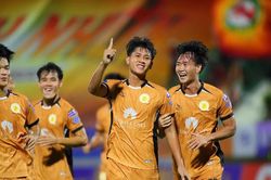 Quy Nhơn United bùng nổ với 4 bàn thắng trên sân nhà