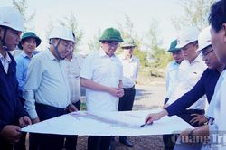 L&atilde;nh đạo tỉnh kiểm tra c&aacute;c dự &aacute;n đề xuất tr&ecirc;n địa b&agrave;n tỉnh