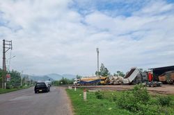 Gia Lai: Yêu cầu chấm dứt hoạt động gara sửa chữa ô tô 'mọc' trái phép bên cạnh quốc lộ 19