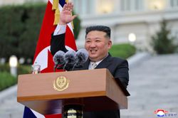 Reuters: Ông Kim Jong-un qua cầu mới xây, đến Trung Quốc