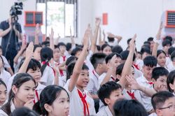 S&ocirc;i nổi 'Phi&ecirc;n t&ograve;a giả định' tuy&ecirc;n truyền ph&aacute;p luật học đường tại x&atilde; Ứng Thi&ecirc;n