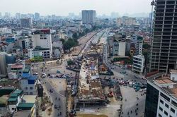 Dồn lực thi c&ocirc;ng hai cầu vượt tr&ecirc;n c&ocirc;ng trường đường V&agrave;nh đai 1