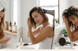 Th&oacute;i quen gội đầu v&agrave; chăm s&oacute;c da đầu đ&uacute;ng c&aacute;ch tại nh&agrave;