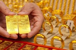 Chốt giá vàng hôm nay ngày 24/10 vẫn giảm rất mạnh