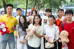 S&oacute;ng Festival 2026: Gen Z h&aacute;o hức trẩy hội, h&agrave;ng ngh&igrave;n phần qu&agrave; trao tay