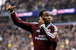 C&ograve;n ai d&aacute;m ch&ecirc; bai Jackson