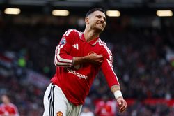 MU 0-1 Bournemouth: M&agrave;n tr&igrave;nh diễn tệ hại