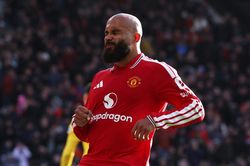 MU 0-2 Bournemouth: M&agrave;n tr&igrave;nh diễn thảm họa