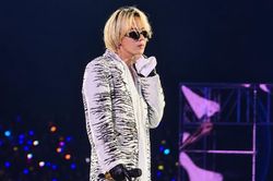 G-Dragon hốt hoảng khi kh&aacute;n giả đồng loạt gọi 'anh Long'