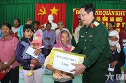 Thượng tướng Trần Quang Phương: Đi giữa lòng dân gánh việc quân - Bài 2: Lo việc dân như lo cho mình
