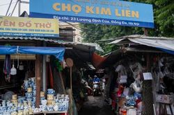 Chợ Kim Li&ecirc;n đ&oacute;ng cửa, tiểu thương lo mất kh&aacute;ch trước năm 2027